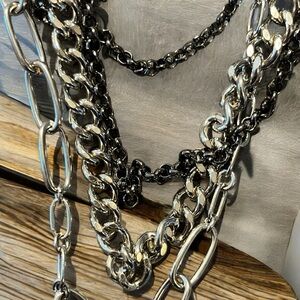 🖤Beautiful 4 Strand of Silver and Black Chunky Chain Necklace